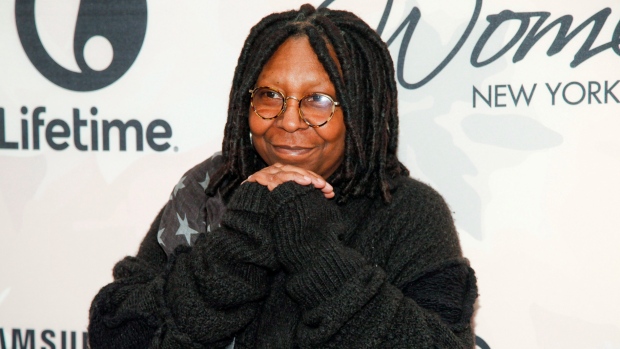 Whoopi Goldberg no Variety's Power of Women Luncheon no Cipriani Midtown, em Nova Iorque - 24 de abril de 2015. THE CANADIAN PRESS/AP/Photo by Andy Kropa/Invision/AP