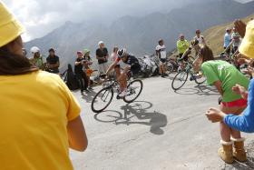 VUELTA: MATHIAS FRANK RESISTE NA MONTANHA E GANHA ISOLADO 17.ª ETAPA