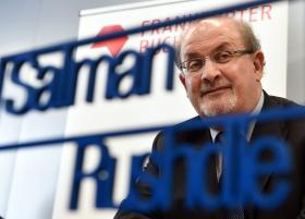 SALMAM RUSHDIE ESGOTA LOTAÇÃO E OBRIGA FOLIO A ENCONTRAR ESPAÇO MAIOR
