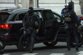 PARIS/ATENTADOS: SALAH ABDESLAM EM TRIBUNAL PARA SER OUVIDO POR JUÍZES