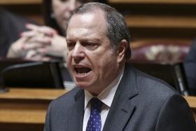 PRESIDENTE DO PS ACUSA PSD E CDS DE TEREM ESTRATÉGIA ERRÁTICA DE OPOSIÇÃO