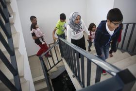 REFUGIADOS EM PORTUGAL DUPLICAM ATÉ FIM DO ANO, DIZ EDUARDO CABRITA