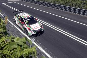 TIAGO MONTEIRO FICA MAIS LONGE DO SEGUNDO LUGAR NO WTCC