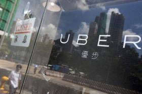 CENTENAS NAS RUAS DE MACAU EM PROTESTO A FAVOR DA PERMANÊNCIA DA UBER