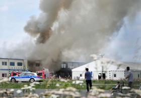 INCÊNDIO DEFLAGRA EM MAIS UM CENTRO DE REFUGIADOS NA ALEMANHA