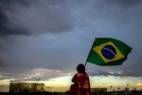 BRASIL PERDE 1,51 MILHÕES DE EMPREGOS FORMAIS EM 2015, PIOR REGISTO EM 31 ANOS