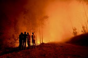 COMBATE A FOGO EM MONCHIQUE REFORÇADO, PRIORIDADE É PROTEGER HABITÇÕES