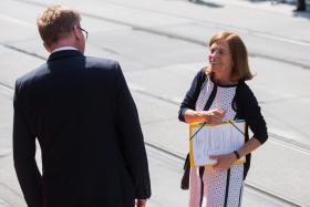 EVENTUAL SUSPENSÃO DE FUNDOS A PORTUGAL SERÁ POR  FALTA DE COMBATE A DÉFICE – GOVERNO