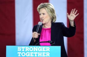 DETER LÍDER DO GRUPO RADICAL ESTADO ISLÂMICO DEVE SER UMA PRIORIDADE – CLINTON