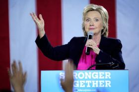 EUA: CLINTON CANCELA VIAGEM À CALIFÓRNIA APÓS PROBLEMA DE SAÚDE