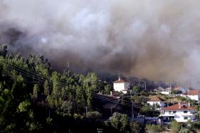 INCÊNDIOS DE FARO, BRAGANÇA, VILA REAL E GUARDA REFORÇADOS COM MEIOS AÉREOS