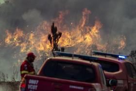 INCÊNDIOS: A28 CORTADA EM ESPOSENDE POR CAUSA DO FOGO