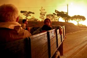 INCÊNDIOS: FOGO DE SILVES DOMINADO, MONCHIQUE E VILA POUCA DE AGUIAR PREOCUPAM