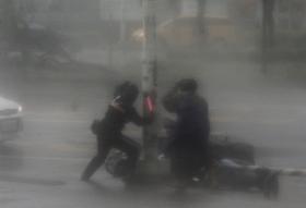 SUPERTUFÃO MERANTI CHEGA À CHINA APÓS PASSAGEM POR TAIWAN