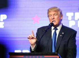 EUA: TRUMP DE NOVO ACUSADO DE INCITAR À VIOLÊNCIA CONTRA CLINTON