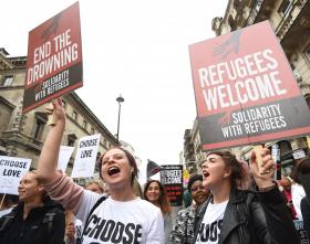 PERTO DE 20 MIL PESSOAS MARCHARAM NO CENTRO DE LONDRES A FAVOR DE REFUGIADOS