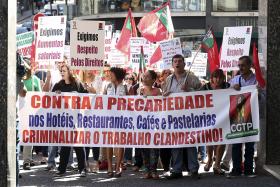 TRABALHADORES DA HOTELARIA RECLAMAM AUMENTOS SALARIAIS DE 4% E FIM DA PRECARIEDADE