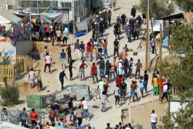 NOVE DETENÇÕES APÓS INCÊNDIO EM CAMPO DE REFUGIADOS NA ILHA GREGA DE LESBOS