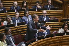 PASSOS COMPARA ATITUDE DE COSTA À DE SÓCRATES AO RETRATAR REALIDADE “COMO SE FOSSE OUTRA”