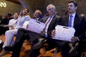 “WELLCOME KIT” CRIADO PARA APRESENTAR “PORTUGAL NUMA CAIXA” AOS REFUGIADOS ACOLHIDOS