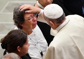 PAPA INSISTE DO DIÁLOGO ENTRE RELIGIÕES EM ENCONTRO COM VÍTIMAS DO ATENTADO DE NICE