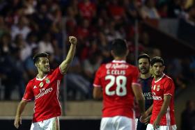 BENFICA RETOMA LIDERANÇA ISOLADA DA I LIGA AO VENCER EM CHAVES
