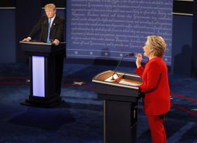 EUA/ELEIÇÕES: CLINTON CULPA ARMAS PELA MORTE DE AFRO-AMERICANOS E TRUMP PEDE “LEI E ORDEM”