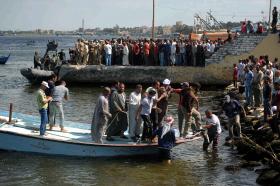 UNIÃO EUROPEIA QUER RECOLOCAR 30 MIL REFUGIADOS ATUALMENTE NA GRÉCIA ATÉ 2018