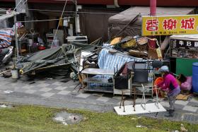 TUFÃO MEGI CAUSOU UM MORTO NA CHINA, APÓS DEIXAR RASTRO DE DESTRUIÇÃO EM TAIWAN