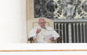PAPA AFIRMA QUE RESPONSÁVEIS POR BOMBARDEAMENTOS NA SÍRIA PRESTARÃO CONTAS A DEUS