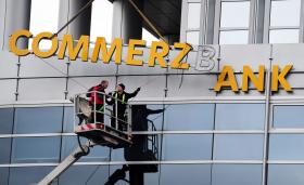 COMMERZBANK CONFIRMA CORTE DE 9.600 EMPREGOS E CRIAÇÃO DE OUTROS 2.300