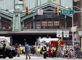 GOVERNADOR DE NOVA JÉRSIA CONFIRMA APENAS UMA MORTE NO DESASTRE DE COMBOIO
