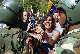 MILITARES CONTROLARAM VENDA EM SUCURSAL DE REDE DE SUPERMERCADOS DE PORTUGUESES NA VENEZUELA