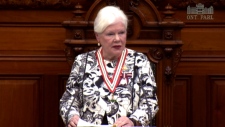 Elizabeth Dowdeswell lê o discurso do trono à legislatura do Ontário, em Toronto - 12 de setembro, 2016