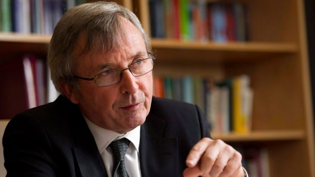 Wayne Smith no seu escritório na Statistics Canada em Otava - 11 de fevereiro de 2011. (Sean Kilpatrick / The Canadian Press)
