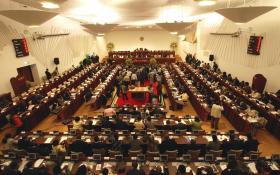 BANCADA PARLAMENTAR DA FRELIMO DEFENDE UNIÃO PARA SUPERAR CRISES EM MOÇAMBIQUE
