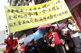 CENTENAS DE PESSOAS NAS RUAS DE MACAU EM PROTESTOS NO DIA NACIONAL DA CHINA