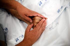 CUIDADORES INFORMAIS DE DOENTES VÃO SER COMPENSADOS A PARTIR DE 2018
