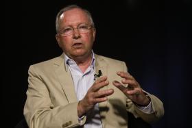 CORREIA DE CAMPOS ELEITO PRESIDENTE DO CES