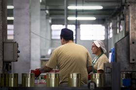 PRIMEIRO-MINISTRO QUER DIRECIONAR INVESTIMENTO EM PORTUGAL PARA A INDÚSTRIA E PORTOS