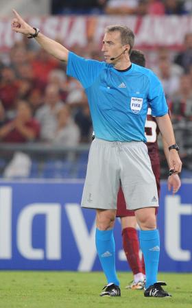 ÁRBITRO ESPANHOL DAVID FERNÁNDEZ BORBALÁN NO DÍNAMO KIEV-BENFICA