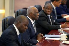 PR DIZ QUE ECONOMIA ANGOLANA SÓ “PERDEU A PUJANÇA” E REJEITA COMPARAÇÕES COM PORTUGAL