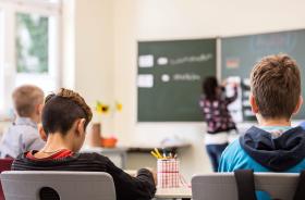 CDS QUER ENSINO BÁSICO DE SEIS ANOS E ALUNOS COM OITO SEMANAS DE FÉRIAS DE VERÃO