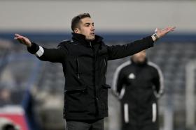 JULIO VELÁZQUEZ ABANDONA COMANDO TÉCNICO DO BELENENSES, SUCESSOR ANUNCIADO HOJE