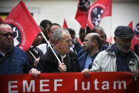 TRABALHADORES DA EMEF EM VIGÍLIA CONTRA SAÍDA DE PRECÁRIOS
