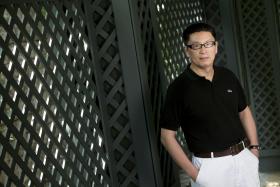 DIRETOR DEPARTAMENTO DE PORTUGUÊS DA UNIV. DE MACAU PEDE MAIS PLANEAMENTO NO ENSINO