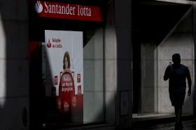 INTEGRAÇÃO DE REDES AFETA DEZENAS DE CLIENTES DO BANIF NO FIM DE SEMANA — SANTANDER