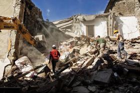 TERRA CONTINUOU A TREMER DURANTE A MADRUGADA NO CENTRO DE ITÁLIA APÓS SISMO DE DOMINGO