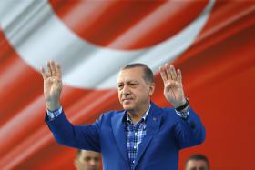 ERDOGAN AVISA MILÍCIAS XIITAS PARA NÃO VISAREM TURCOMANOS NAS SUAS OPERAÇÕES