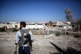 SÍRIA: FAÇÕES SÍRIAS APOIADAS PELA TURQUIA CERCAM CIDADE TOMADA PELO EI